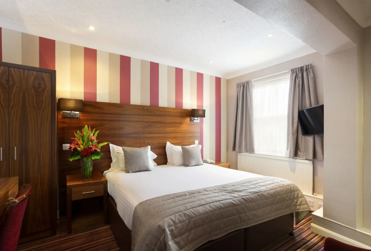 Amadis Bed  Breakfast