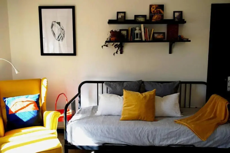 Inspiring 3Bed Unit with Sunny Balcony & Fireplace