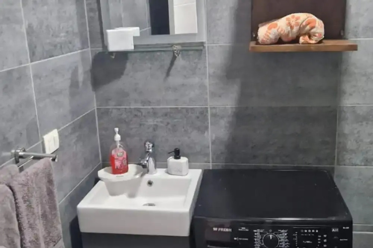 1 Bed Apartment Sleeps 2 - Communal Pool - Parking