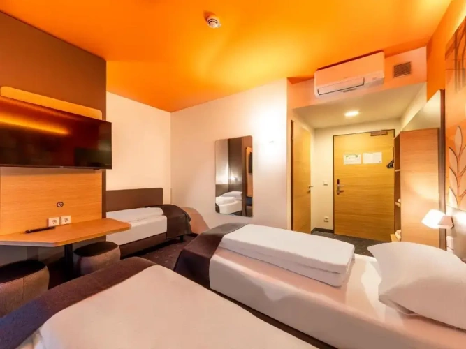 Standard Triple room