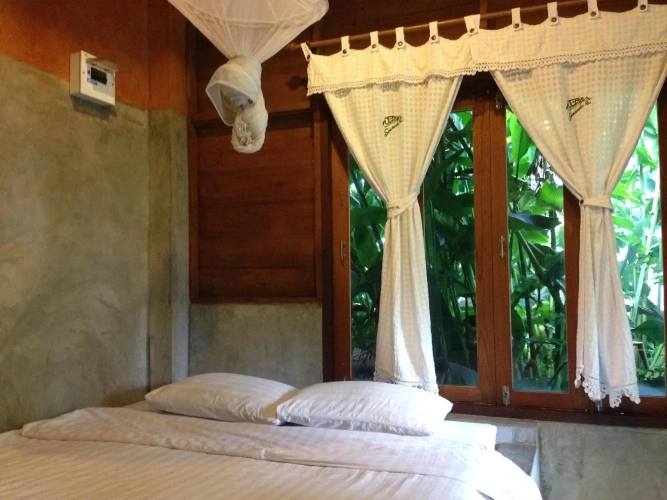 Bungalow with balcony and with view