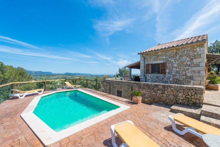 2 Bedrooms Villa