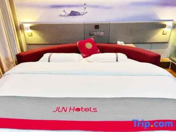 Junyi Chain Hotel (Heze Development Zone Shanghai Road)