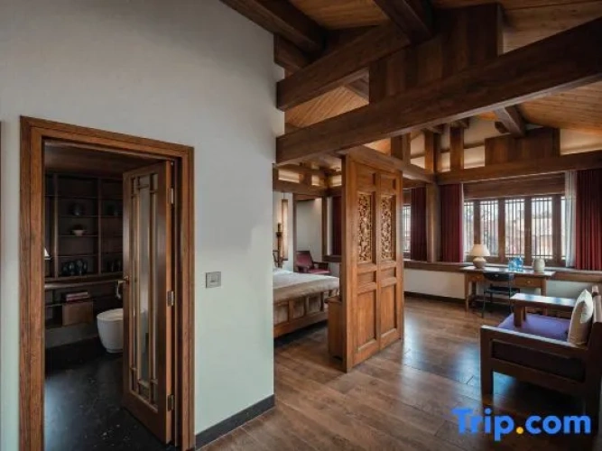 Family Suite with street view