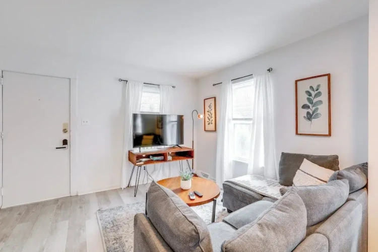 3 Bedrooms Apartment
