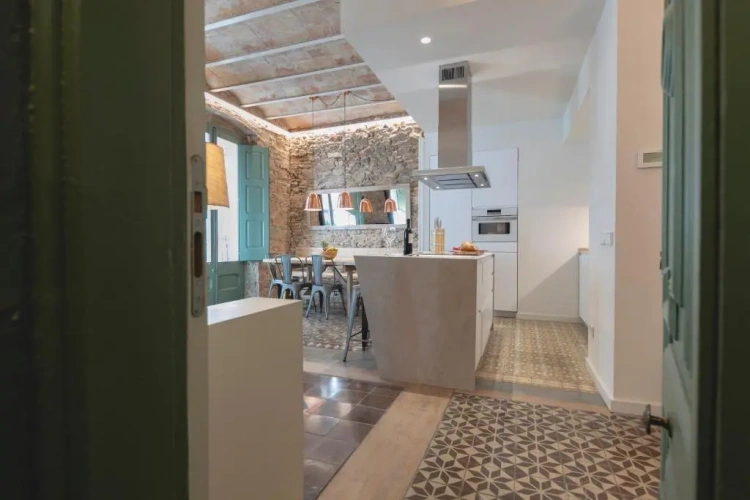 3 Bedrooms Apartment