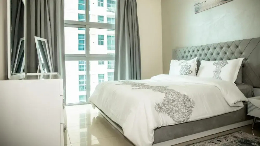 Spacious Apartment in Marina Dubai