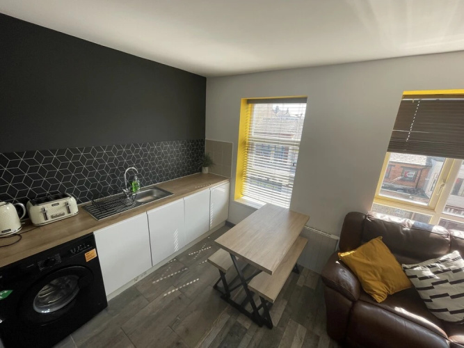 The Willow - Superb Spacious 3 Bed Room Apartment