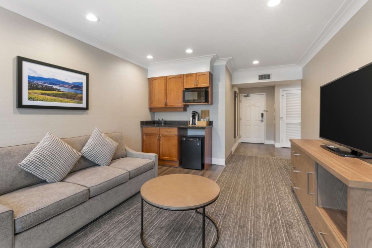 Best Western Plus Kelowna Hotel & Suites photo 37