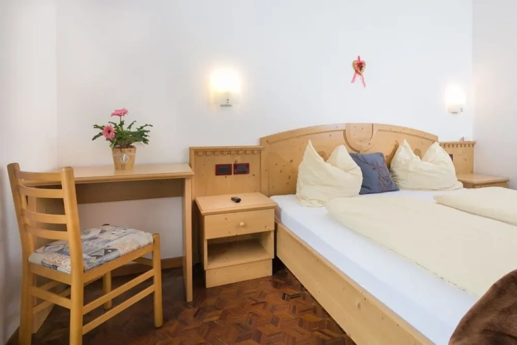 1 Bedroom Classic Double Basement room