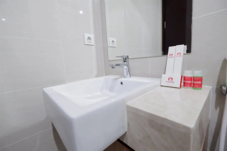 Comfortable Studio Puri Mansion Apartment