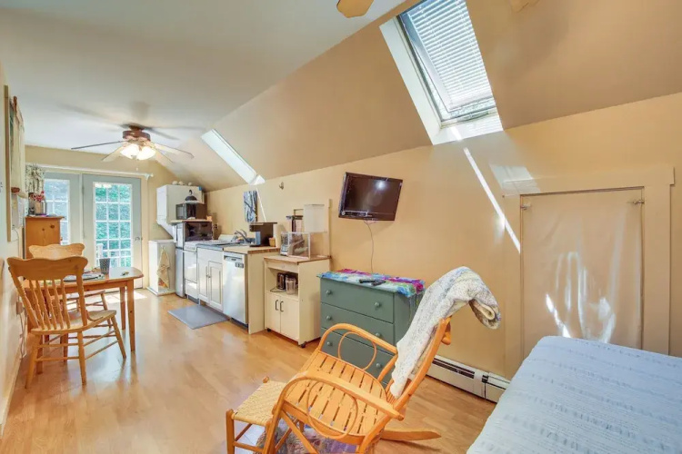 Cozy Boothbay Studio w/ Patio ~ 5 Mi to Harbor!