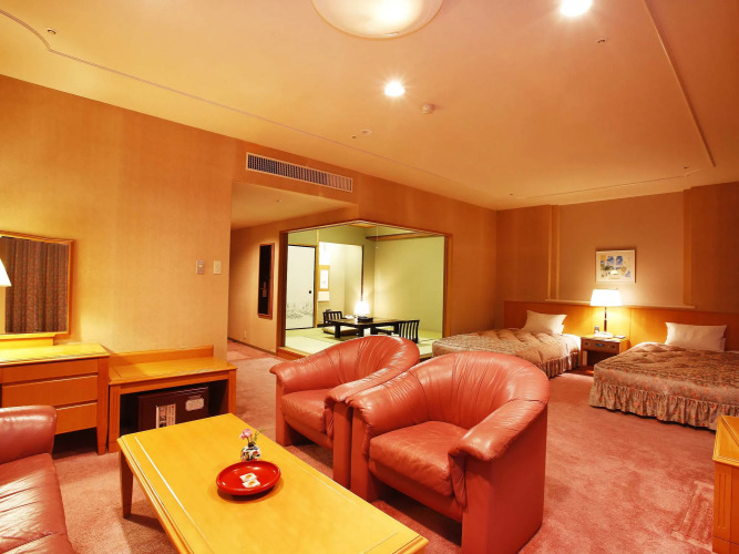 Royal Hotel YAMANAKA ONSEN KAJIKASOOver view