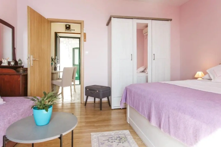 Apartment with balcony and with sea view