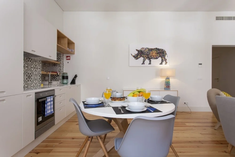 2 Bedrooms Apartment