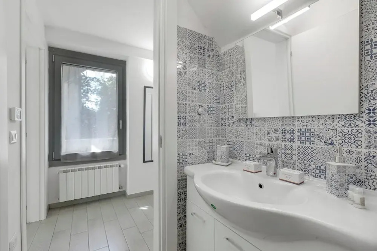 Iris Apartment