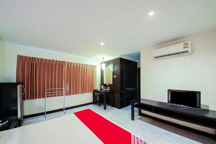 Roar Inn Patong