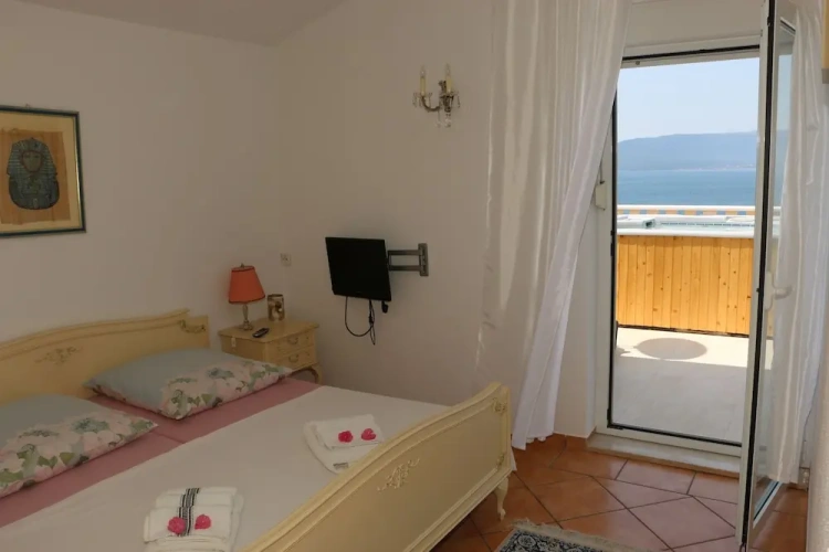 4 Bedrooms Cottage
