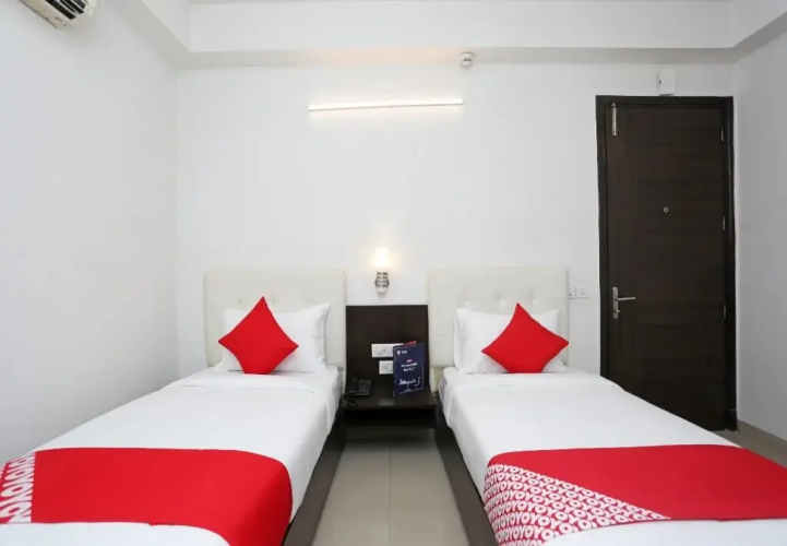 Hotel Azad Square by Oyo Rooms