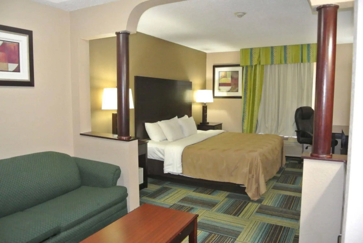 Quality Inn and Suites Arnold - St Louis