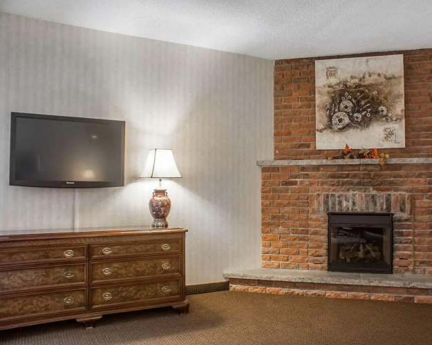 Quality Hotel & Suites
