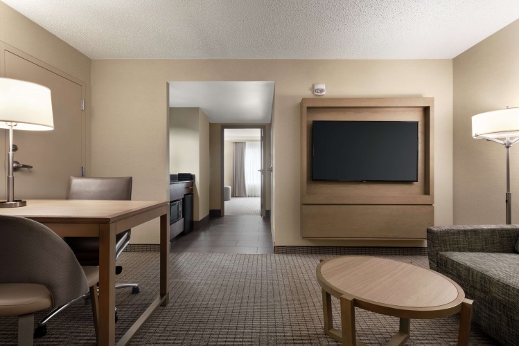 Embassy Suites by Hilton Cleveland Rockside photo 7