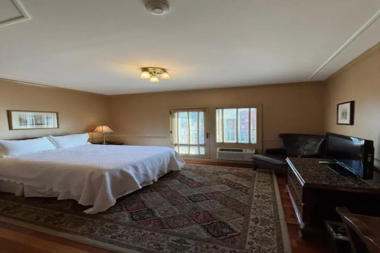 Penn's View Hotel
