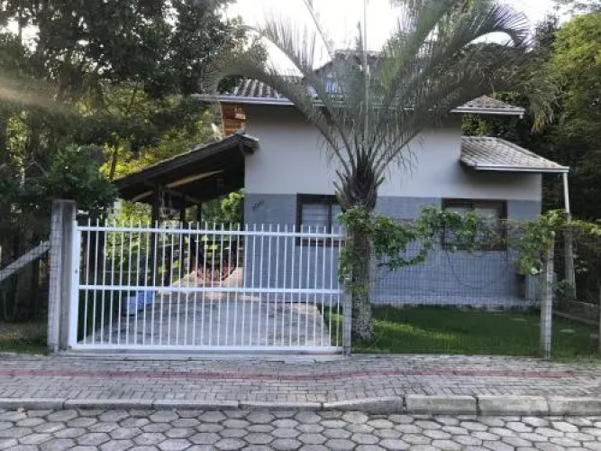 Casa Centro de Bombinhas