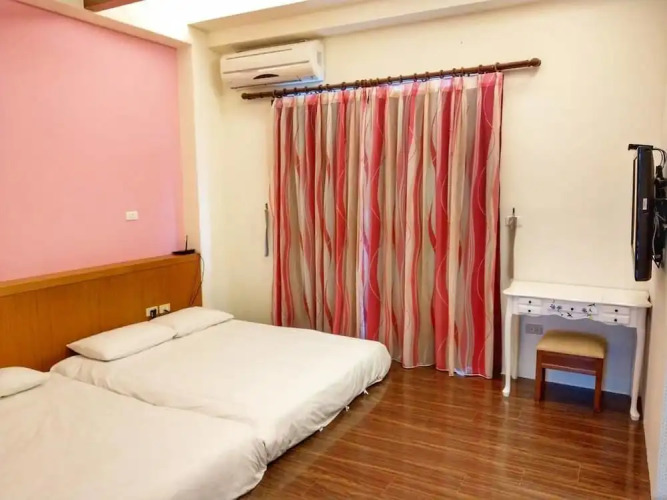 Happy Corner Hotel Overview