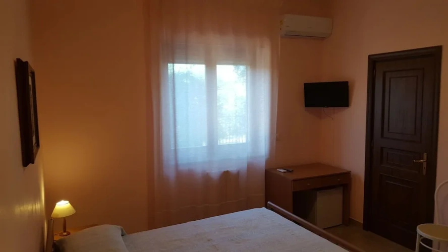 1 Bedroom Economy Triple room with garden view