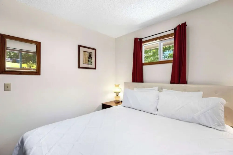 Boondock Bliss - Lakefront, Private Dock Sleeps 15!