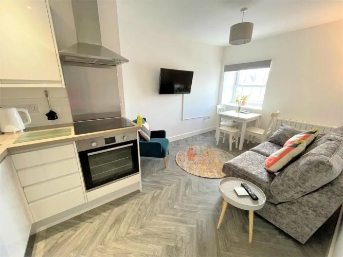 2 Bedrooms Apartment