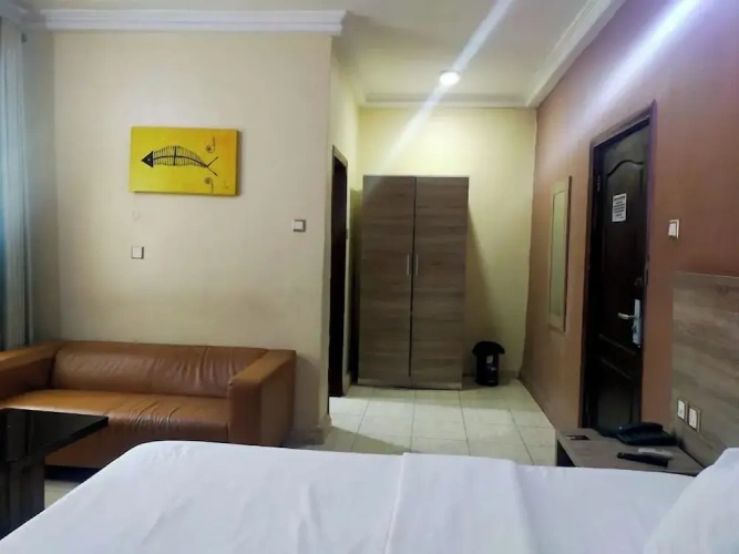 Comfort room