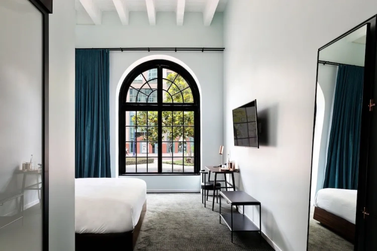 Double Apartment with street view