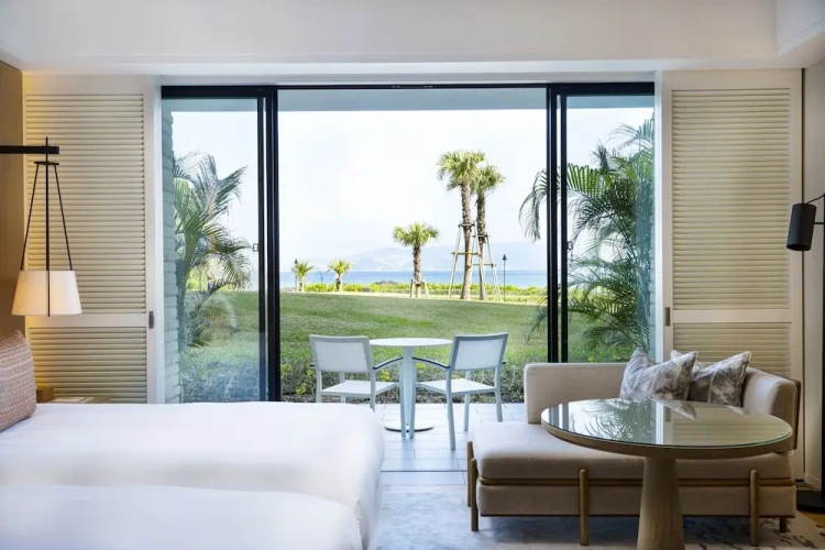 Deluxe Twin room Beachfront Wing