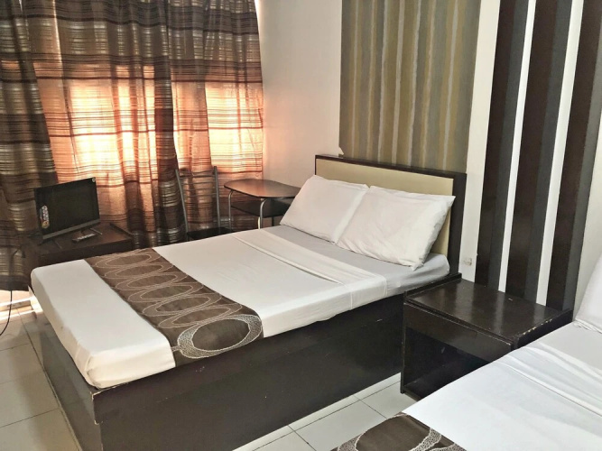 Cosmo Hotel Espana Near Ust