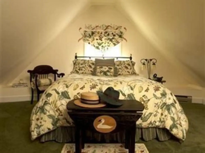 Whistling Swan Inn