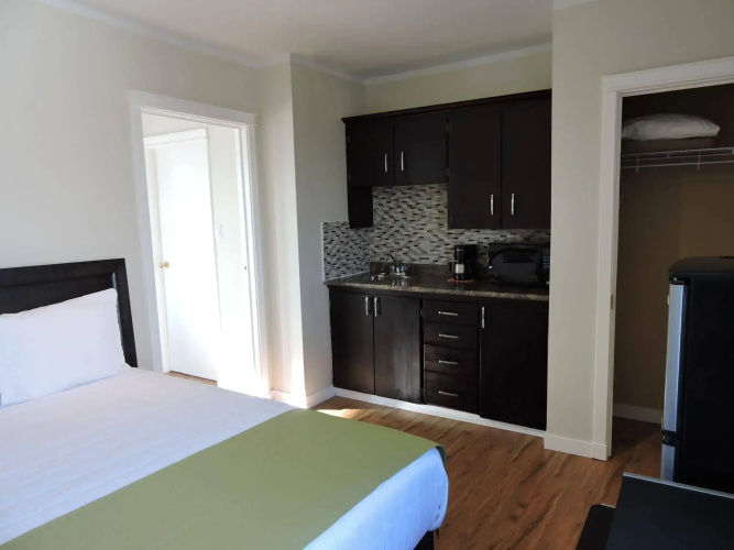 Almo Court Motel