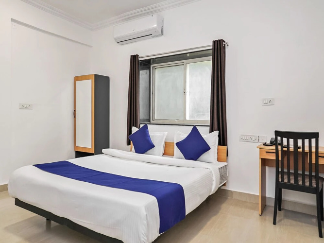OYO 19530 SilverKey Vishrantwadi