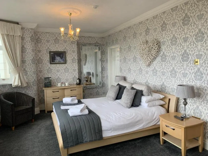 Deluxe Double room with partial sea view