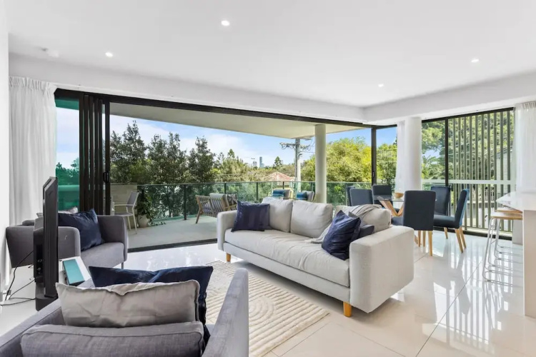 Spacious and Superb 3-bed Apartment