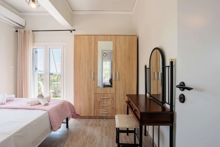 Seaview Serenity - Beachside Getaway