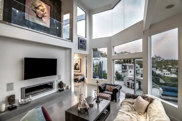 Sunset Plaza Modern