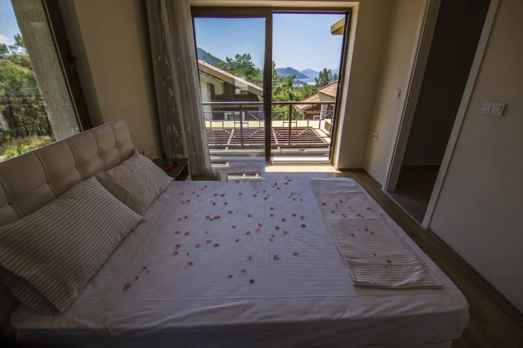 Villa Violet 1 by Villamnet