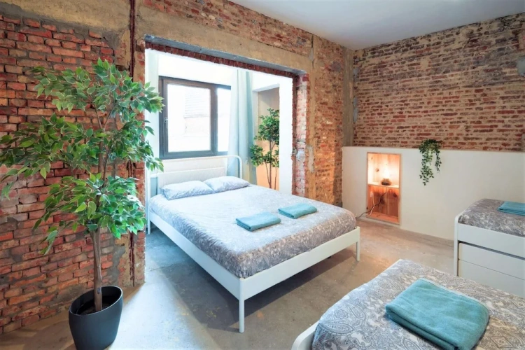 3 Bedrooms Classic Apartment with balcony