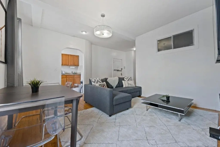 3 Bedrooms Apartment