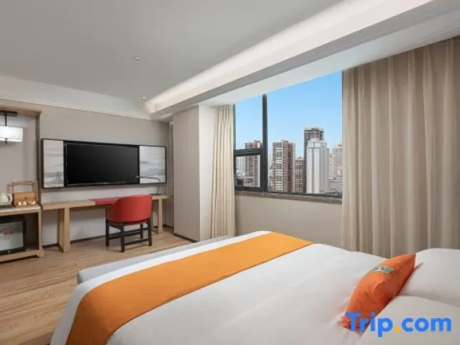 Deluxe Double room with city view