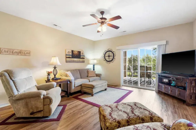 R&L Scenic Views Retreat for 4