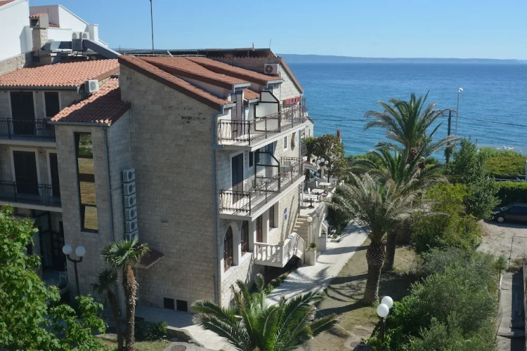 3 Bedrooms Family Apartment with balcony and with garden view