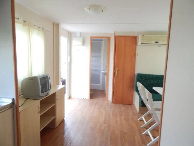 2 Bedrooms Bungalow